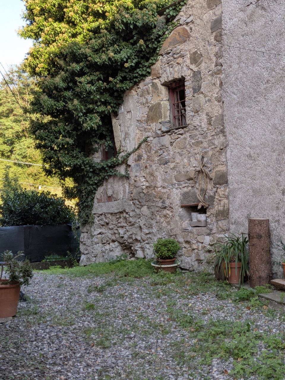Case Belloni - cortile e civico 10